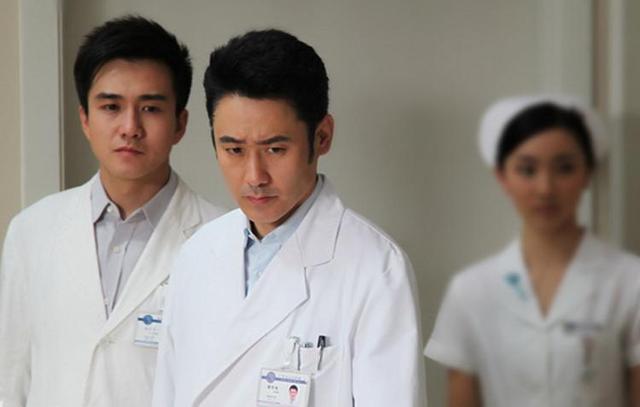 优质大叔人设倒塌，从万人捧到万人嫌，吴秀波十年对比让人感慨