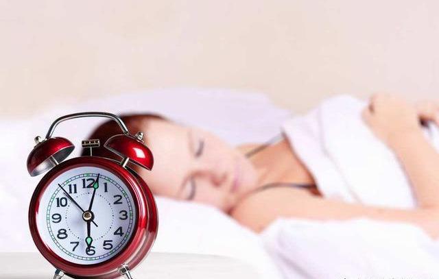 一秒钟包含1000万亿飞秒,然而相对于