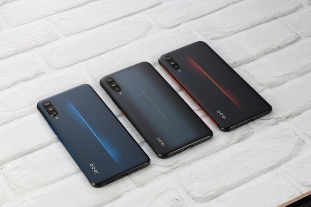 软硬相结合，iQOO KPL赛场首秀惊艳，最强游戏手机诞生