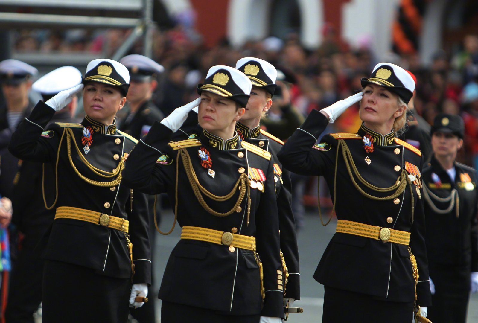 韩国最美的女军官，温柔雅致完全不像一位军人|军人|军官|韩国_新浪新闻