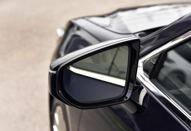 又一进口豪车火了！新车加价还需排队，奔驰宝马压力很大