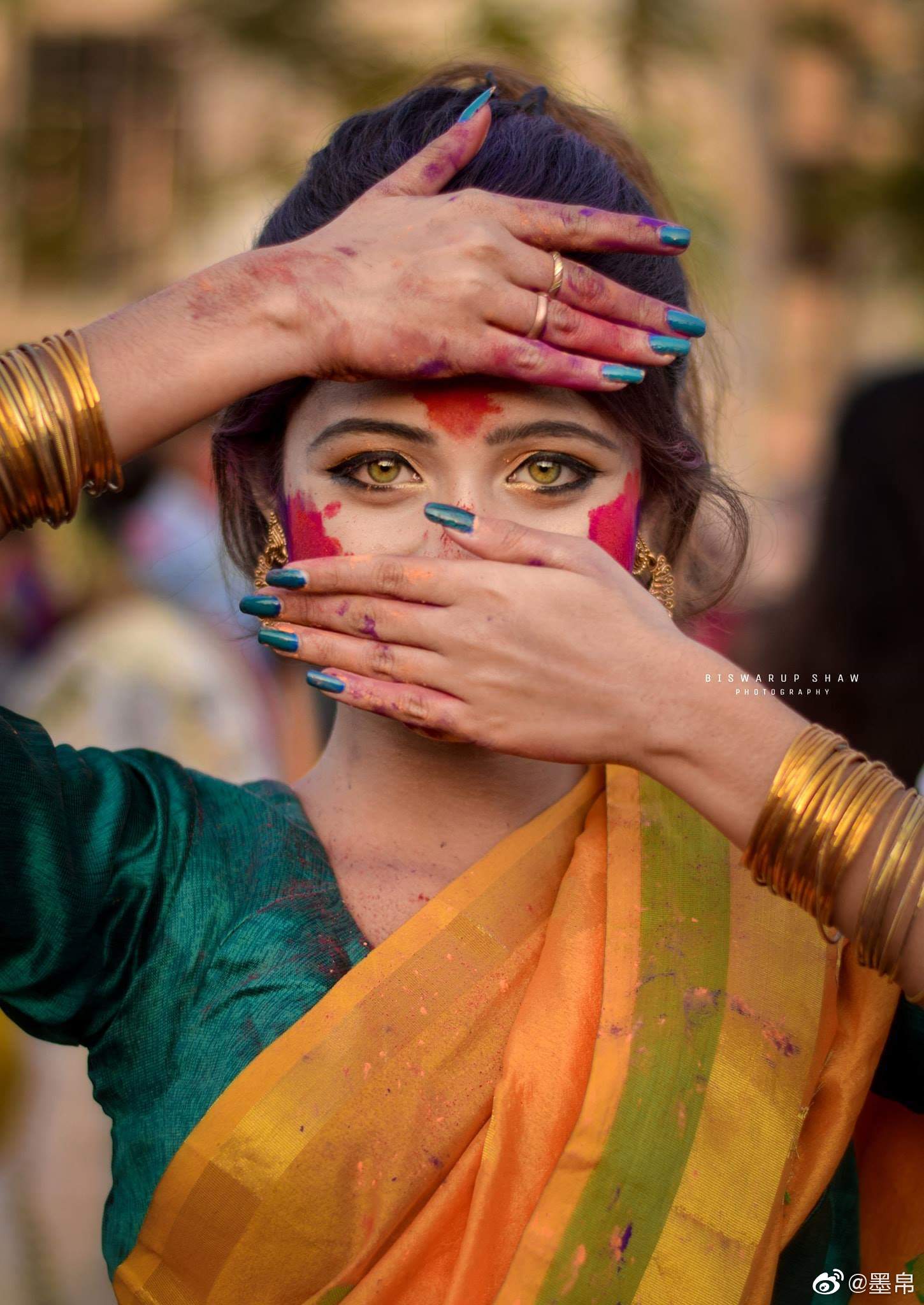 印度胡里节，琥珀绿眼睛女孩|琥珀|胡里|小姐姐_新浪新闻