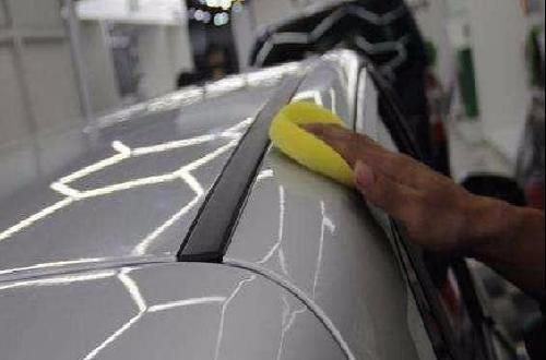 汽车知识：上坡刹车后要注意及时换挡。