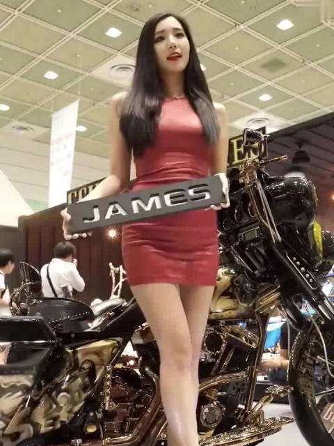 摩托车展上超美的小姐姐~