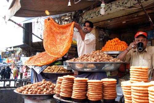 巴基斯坦拉合尔老城,中国人吃饭,却遇到这样的