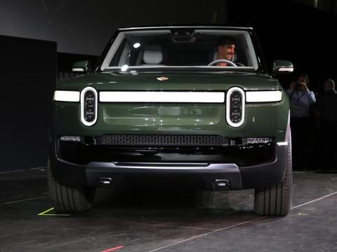 RIVIAN首款SUV车型，15.6寸屏7座布局，续航659公里，3.2秒破百