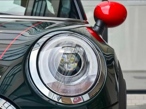 不再是女神专属，纯爷们能开的小型车，6.1S破百，回头率极高