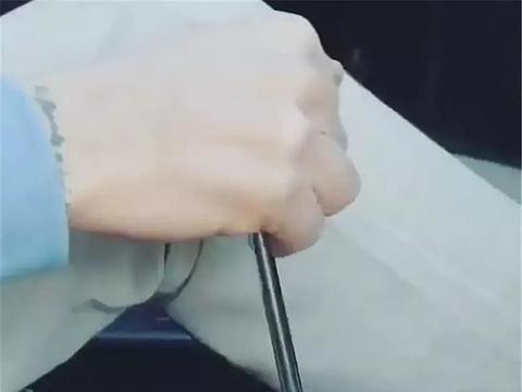 土豪开百万跑车现街头，看到外观那一刻，网友：贫穷限制了想象力