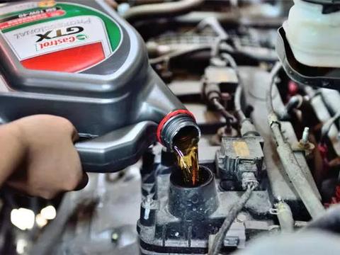 机油5000公里换一次？别听4S店的“谎言”了，这个数最佳更