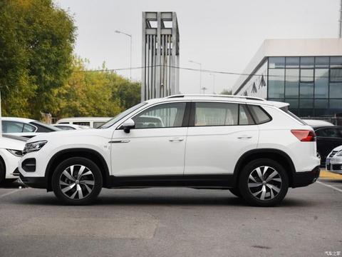 大空间高底盘的SUV都带行李架，而小空间低底盘的轿车为何不带