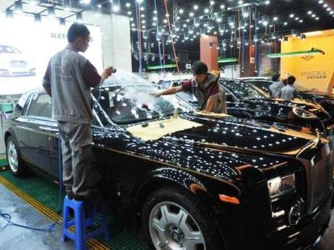 人们现在消费能力的逐渐提高，而私家车开始走进了人们的日常生活