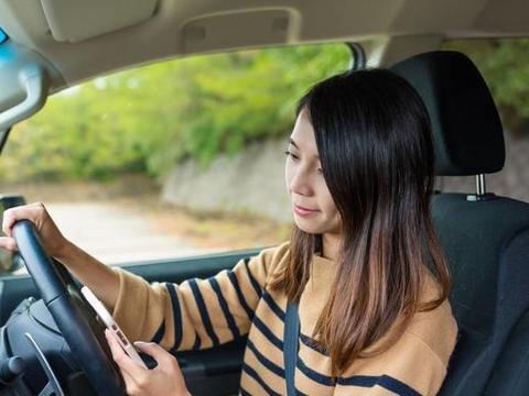 汽车知识：​当行驶在高低不平的路上时