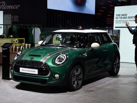 这宝马的外观，深得女生溺爱，内饰很可爱，但男生也不会拒绝