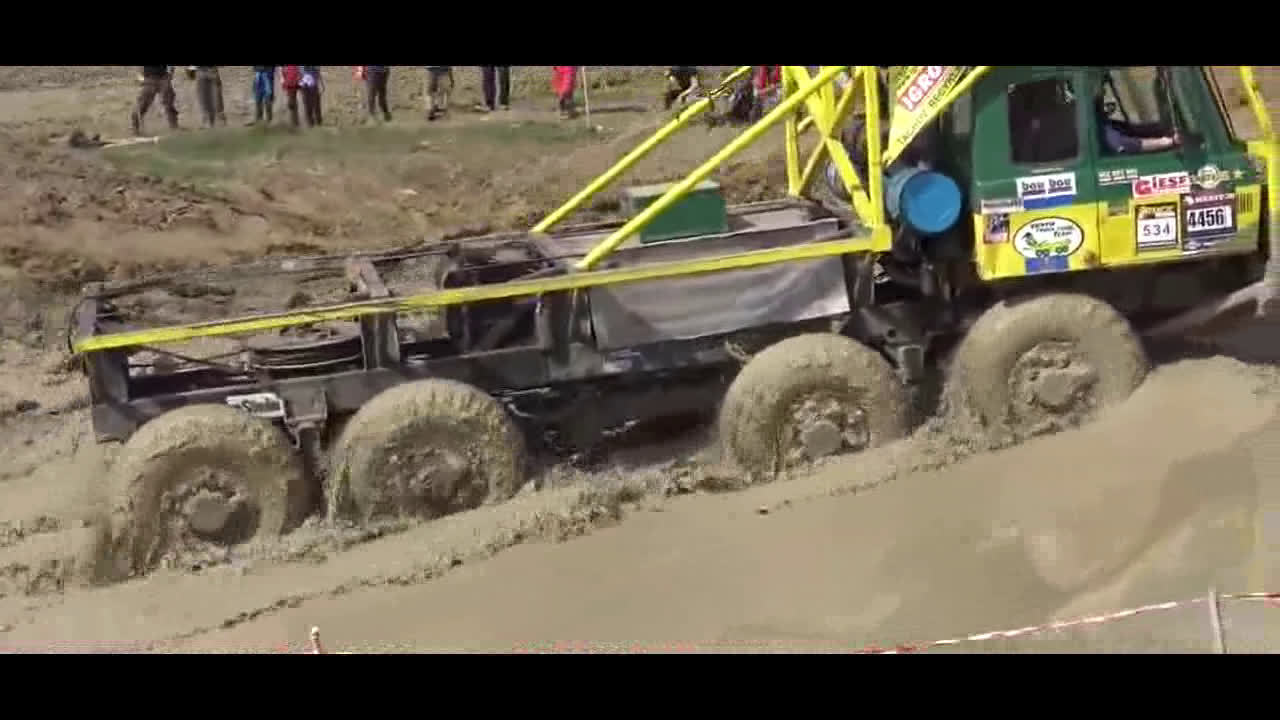 8驱越野卡车极限越野，战斗民族真会玩