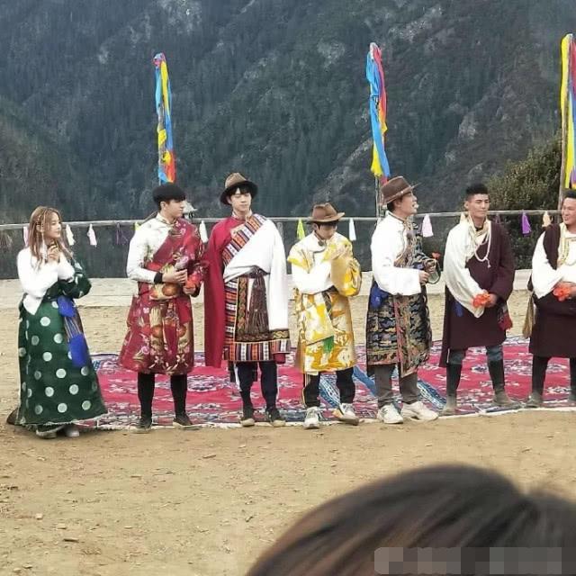 娱记曝贾乃亮李小璐互删微博早已离婚,两人因