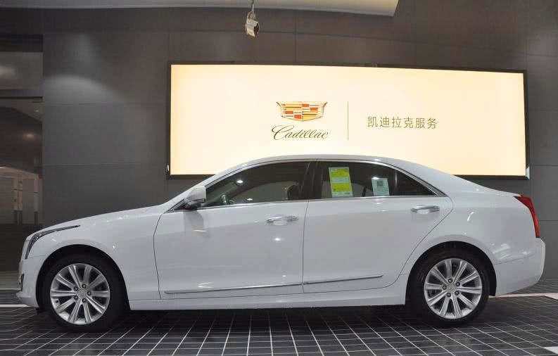 这款豪车官降8万,配十佳发动机,2.0L+8AT,仅6s破百