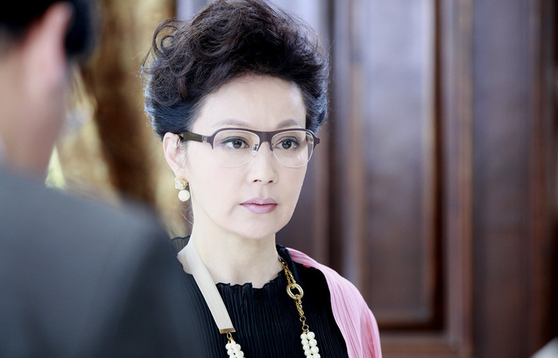 她与尤小刚因戏生情，成为御用女演员，今63岁却整成这样