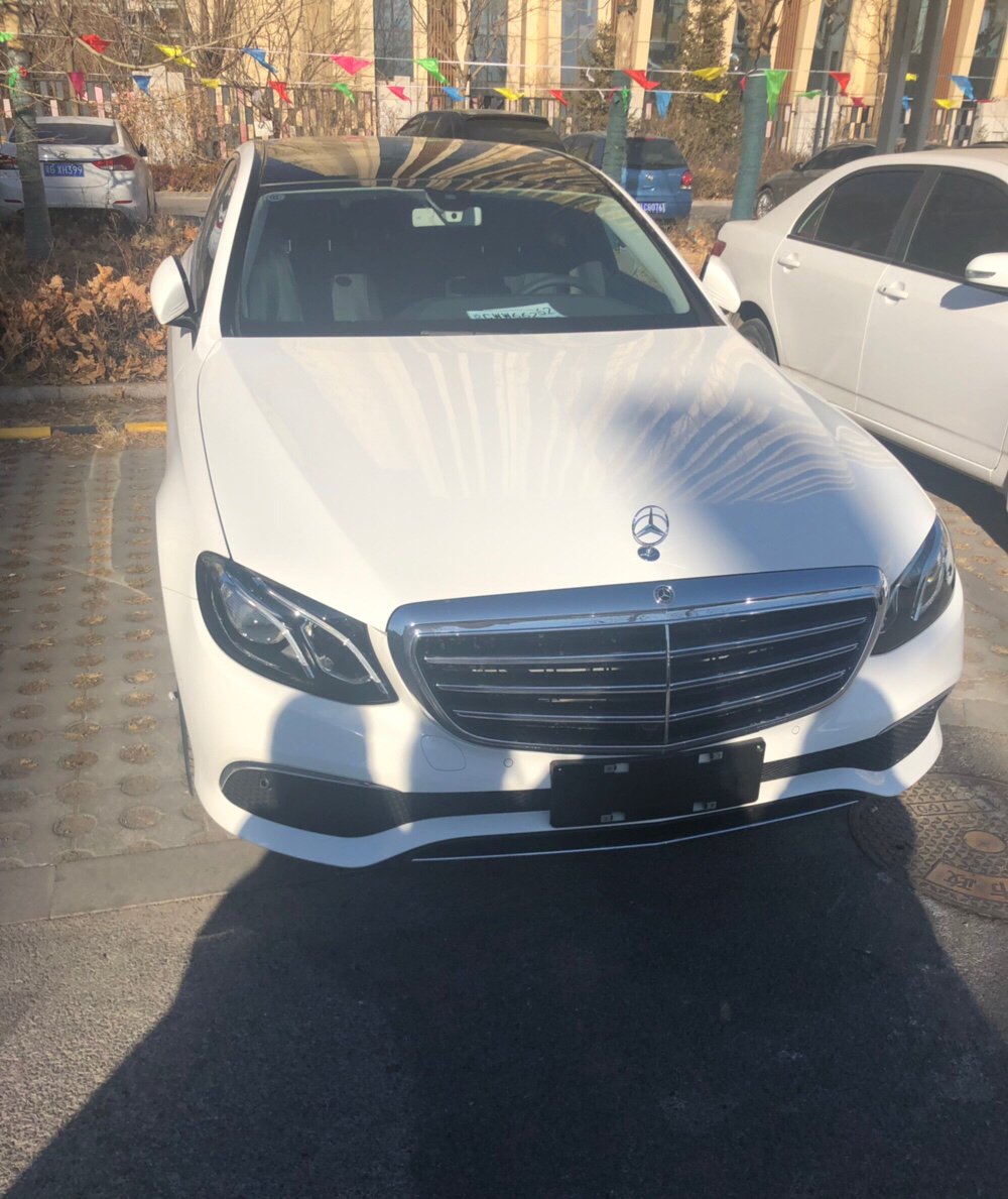 奔驰E300L女车主提车作业:换奔驰后,我感觉到