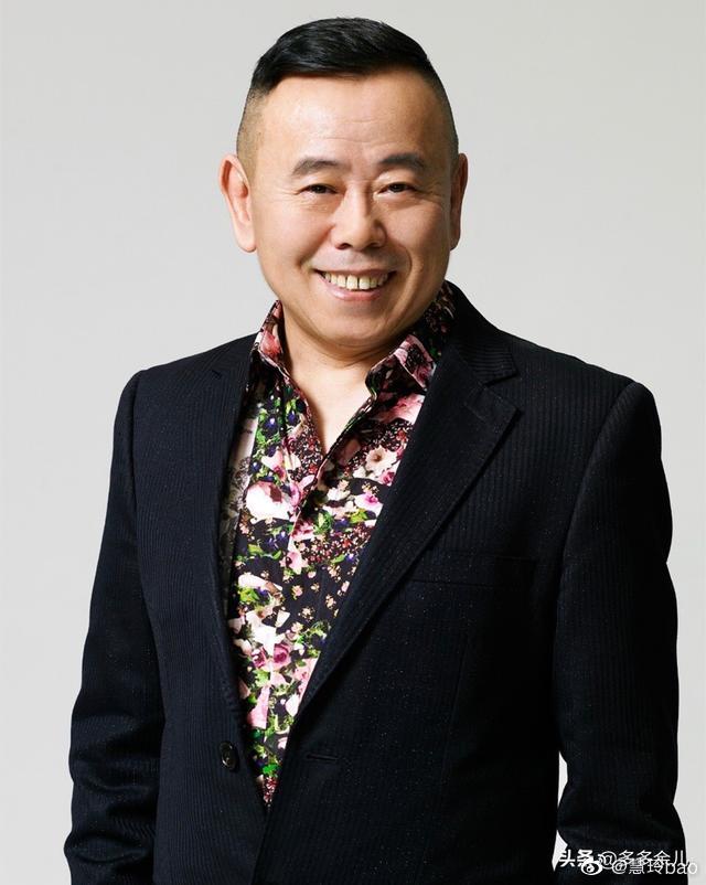 老总潘长江_潘长江举起手来图片