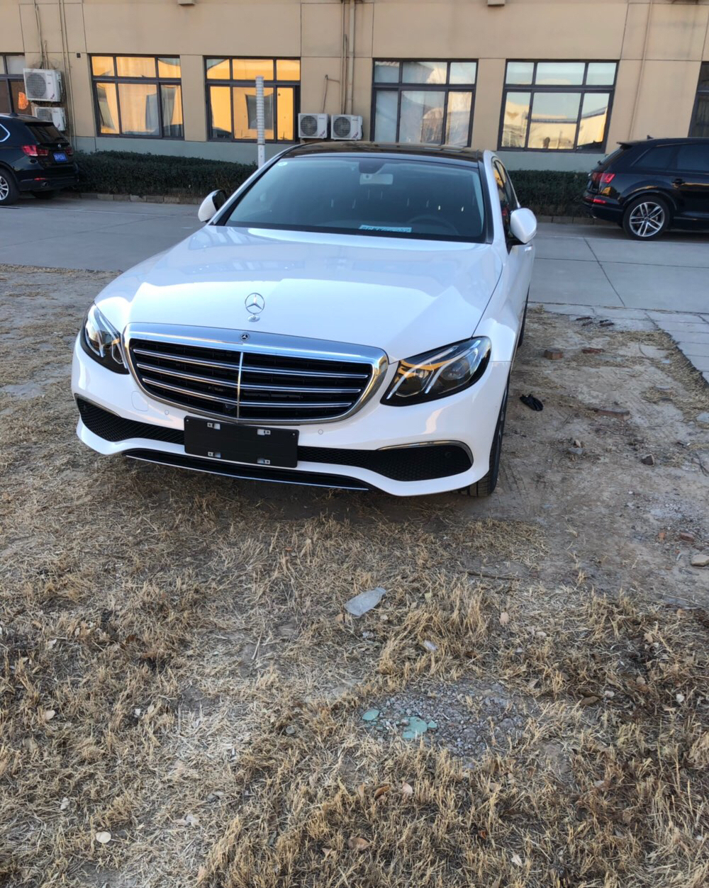 奔驰E300L女车主提车作业:换奔驰后,我感觉到