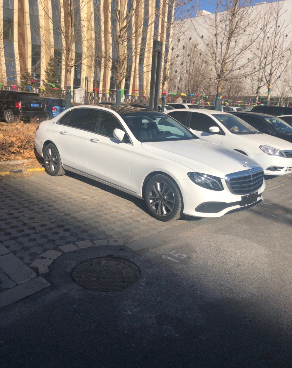 奔驰E300L女车主提车作业:换奔驰后,我感觉到