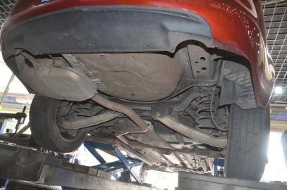 明明没走烂路，为什么发动机舱却沾满各种灰尘油渍，怎么解决？