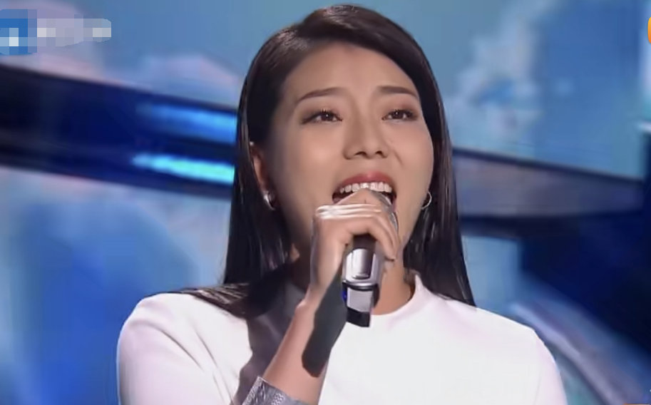 在好声音舞台上初次亮相之后吉萨莎玛就受到了大量的关注,高颜值,高