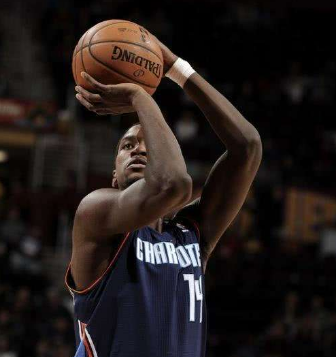 10图看不同寻常的罚球姿势:马龙还念咒语,海