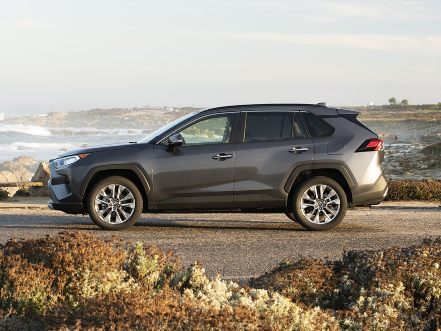 外媒评新一代丰田RAV4集锦,更运动更省油,最快明年国产上市