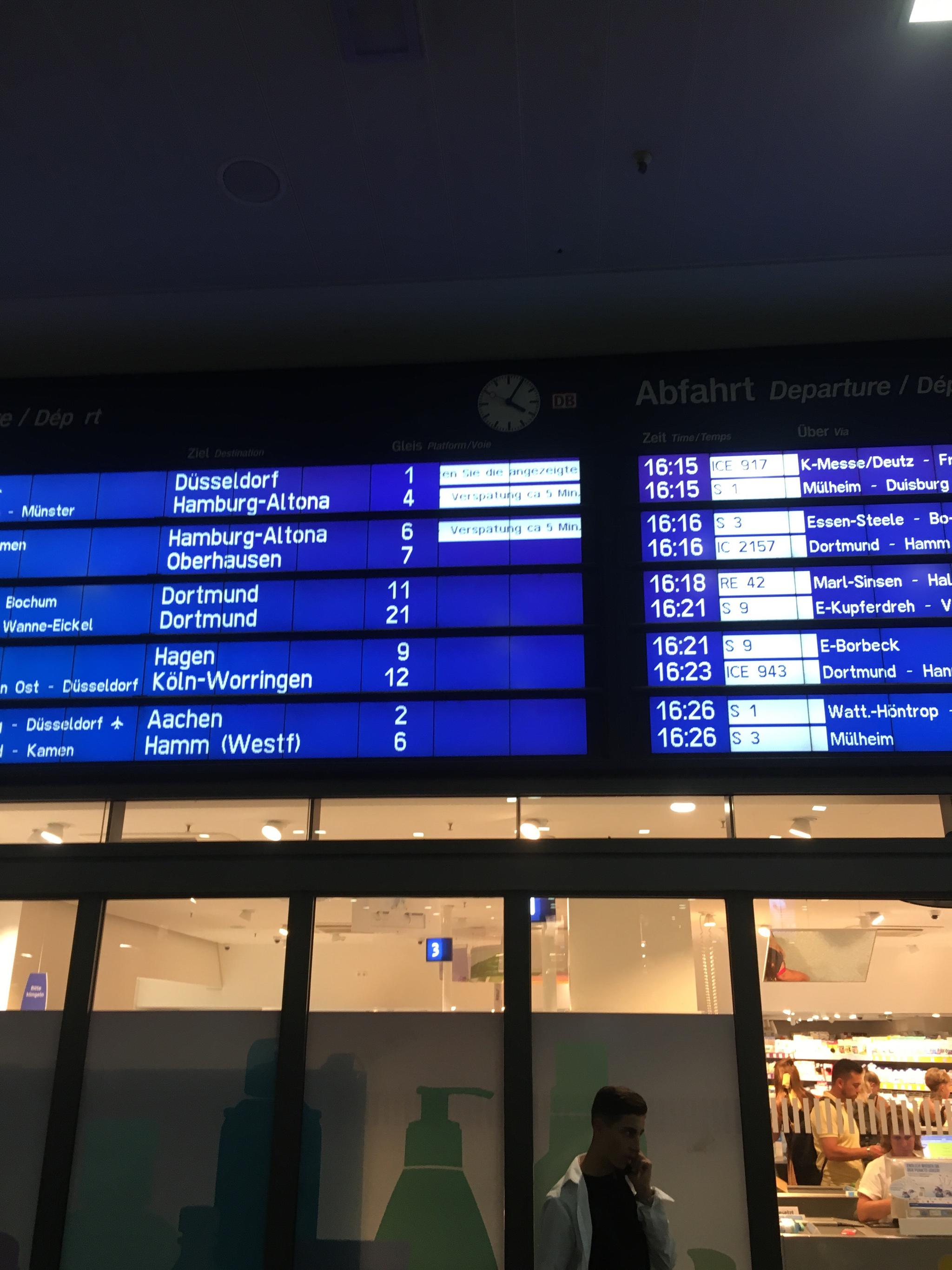 为了证明不是黑德国现在德国下午时间4点06随手拍火车时刻表