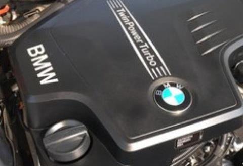 汽车发动机仓里的油泥该怎么清洗？老司机来告诉你