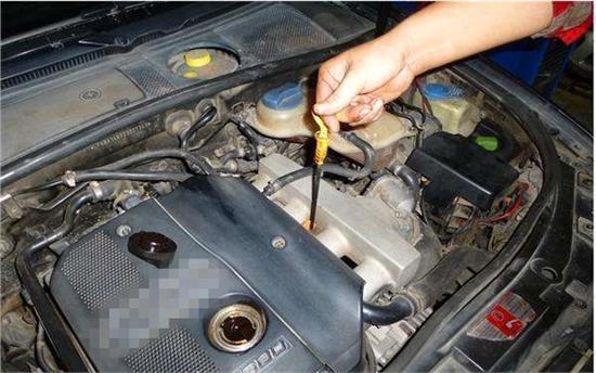 汽车不常开一年也跑不到一万公里，老司机：这样保养才能不出问题