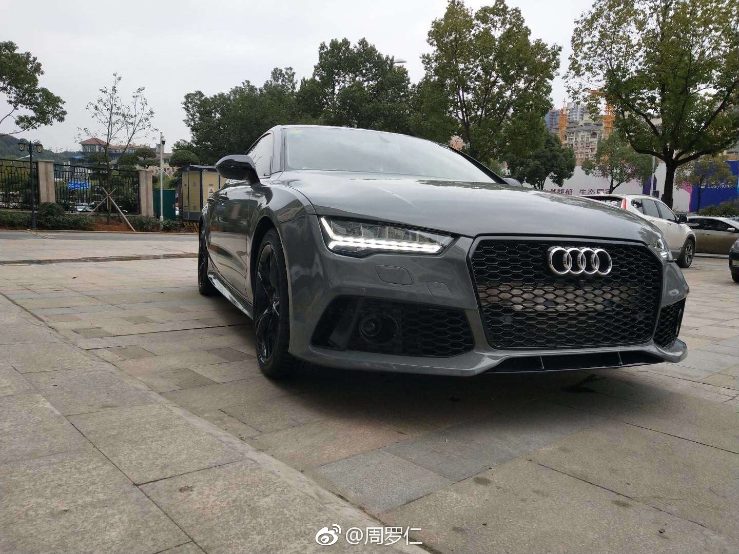 奥迪a7上身纳多灰,一款火爆的颜色.