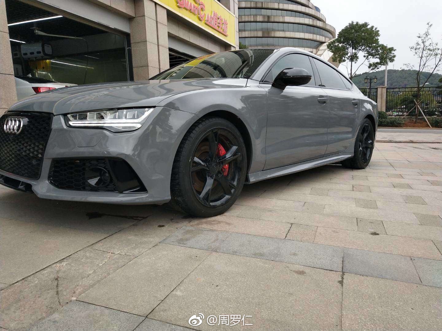 奥迪a7上身纳多灰,一款火爆的颜色.