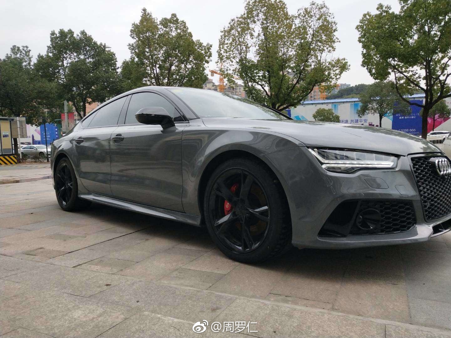 奥迪a7上身纳多灰,一款火爆的颜色.