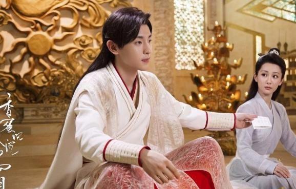 邓伦杨紫被曝热恋中?杨紫亲自4字回应,网友:这