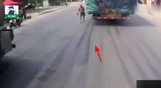 如果是你开着大卡车，遇到这样的老大爷，你会怎么选择……