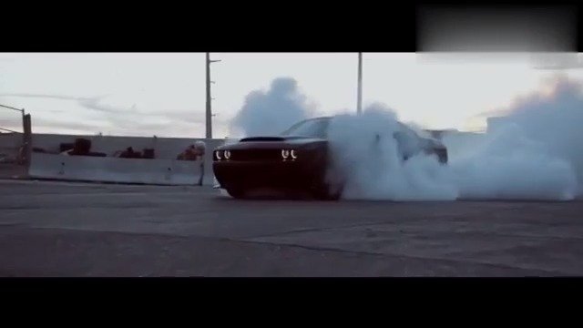 美式大马力改装车，道奇挑战者，这身粗暴劲儿看着爽不爽？
