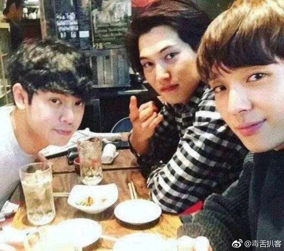 韩媒晒出了胜利郑俊英聊天室其中一位成员