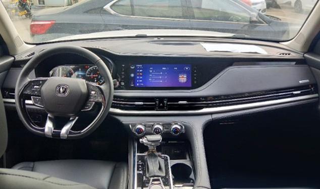 长安这次够诚意,CS95改款变化巨大,内饰亮眼,感觉能火了