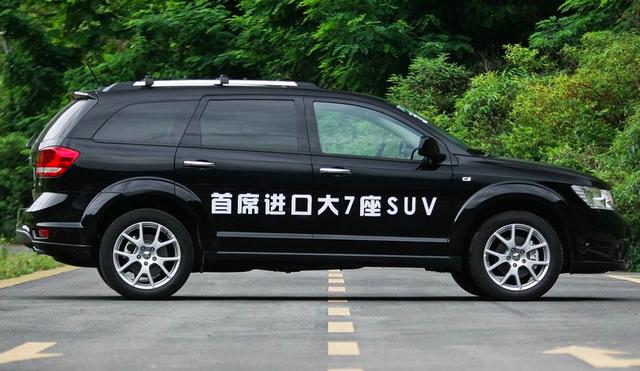 纯正美式大7座SUV，4米9长比汉兰达大一圈，纯进口22万！