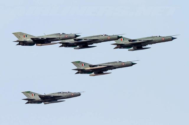 印度用苏30和阵风就可以对付歼20?恐怕连歼1