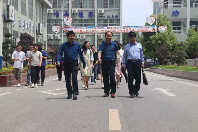 肥西师范学校领导莅临阜南县特教集团慰问实习生