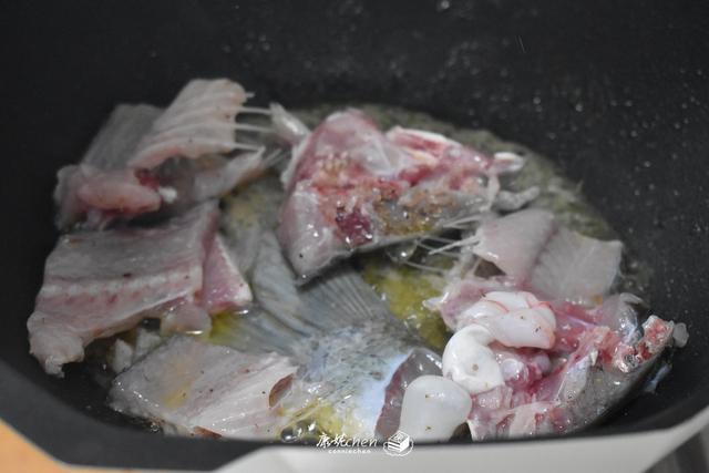 原来酸菜鱼要这么做才好吃，鱼肉鲜美嫩滑，酸辣开胃，一大盘吃光