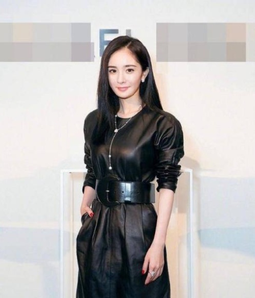 明星的腰有多细？王珞丹蝴蝶腰，张雪迎B腰，赵丽颖的腰和头同宽