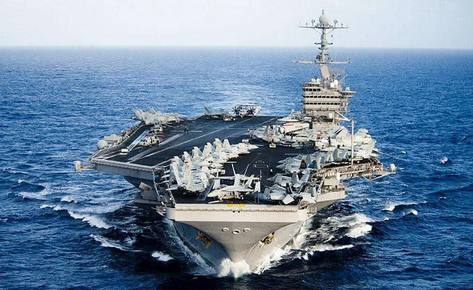 航空母舰遇到台风视频图片