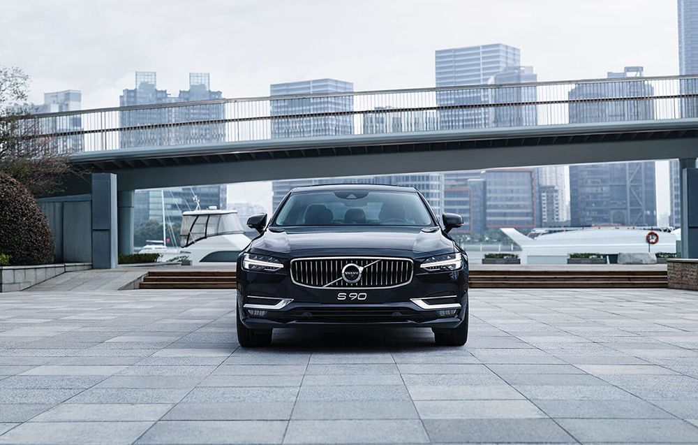 沃尔沃S90、皇冠、CT6和辉昂,30万预算买C级车怎么选?