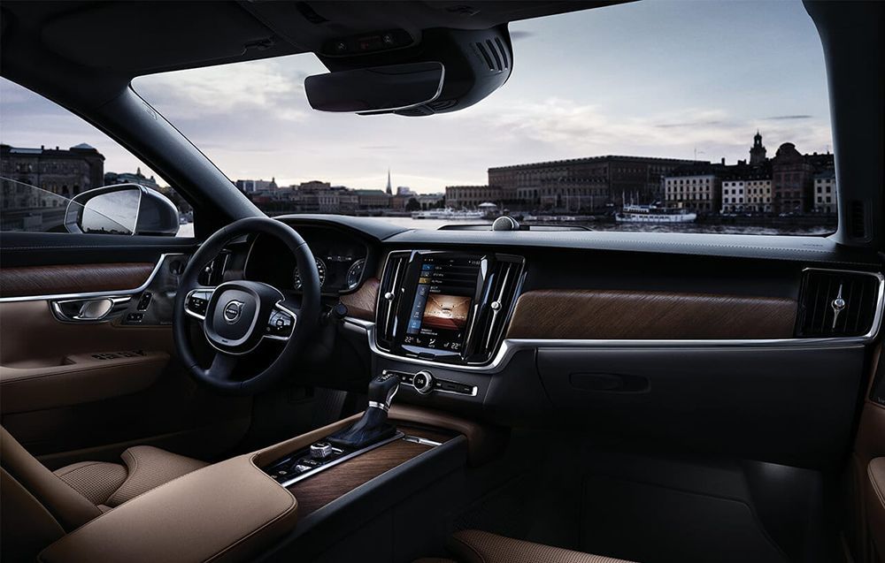 沃尔沃S90、皇冠、CT6和辉昂,30万预算买C级车怎么选?