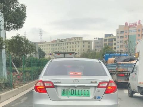 浙江街头现国产“绿色”车牌，车牌不带一个8，霸气却不输5个8