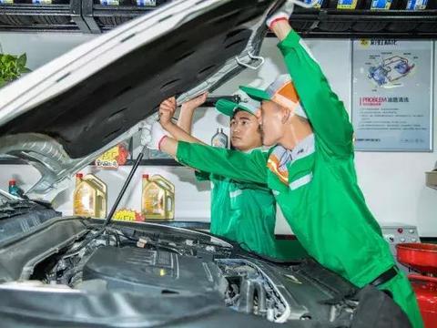 保养后竟然发现汽车漏油了！到底怎么回事？